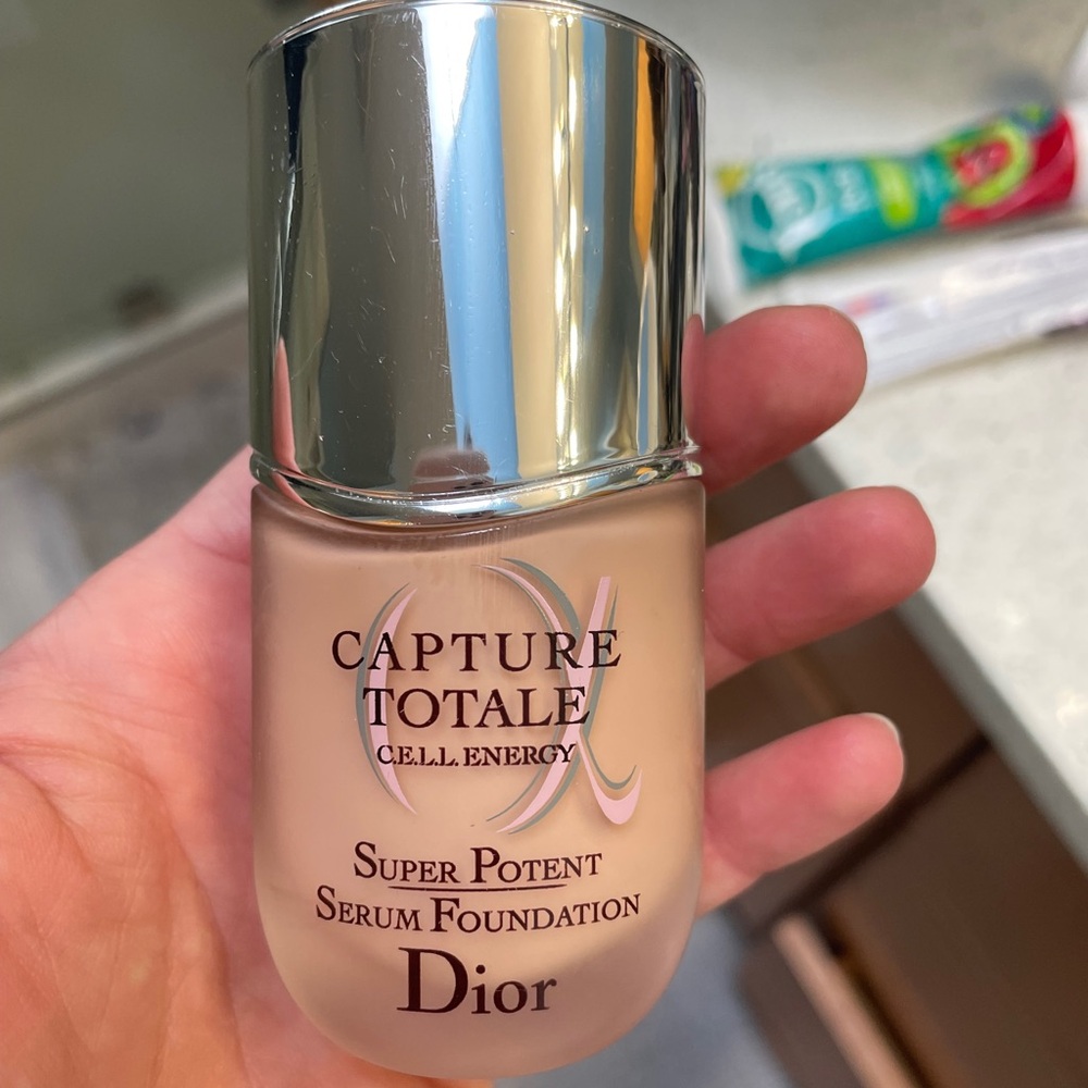 Capture totale serum foundation 2cr